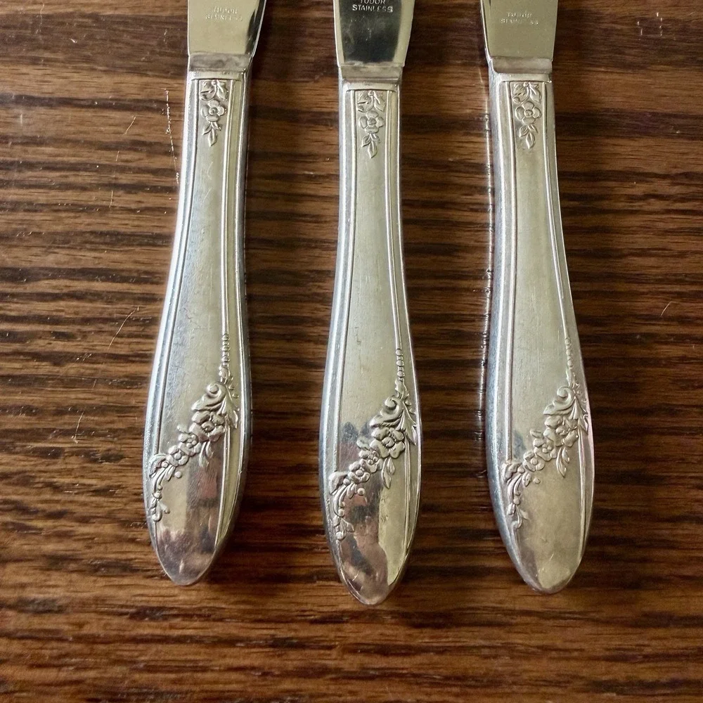 Vintage Oneida Queen Bess II Tudor Silver Plate 1946‎ Hollow Knives Set Of 3